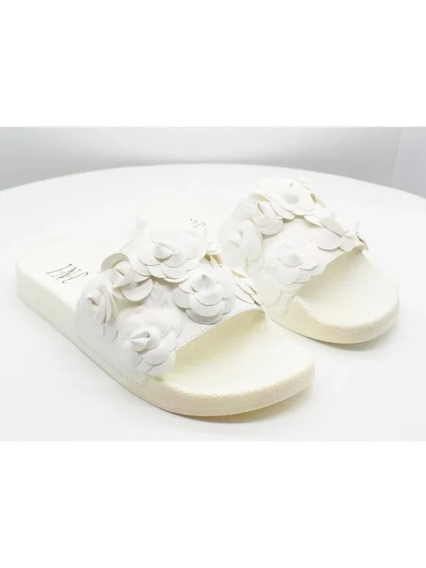 INC Womens White Flower Detail Peymin Round Toe Slip On Slide Sandals Shoes 5 M