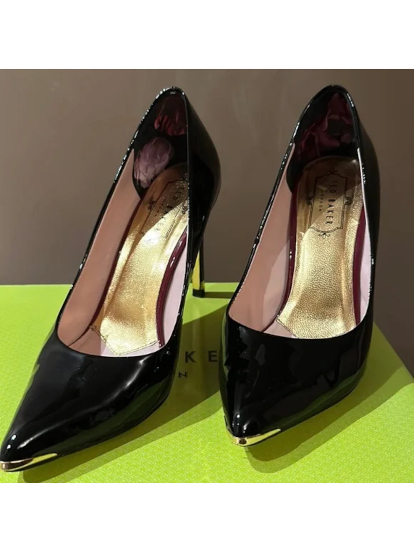 TED BAKER LONDON Womens Black Gold Accents At Toe And Heel Padded Metallic Neevo Pointed Toe Stiletto Slip On Leather Dress Pumps 9.5 M