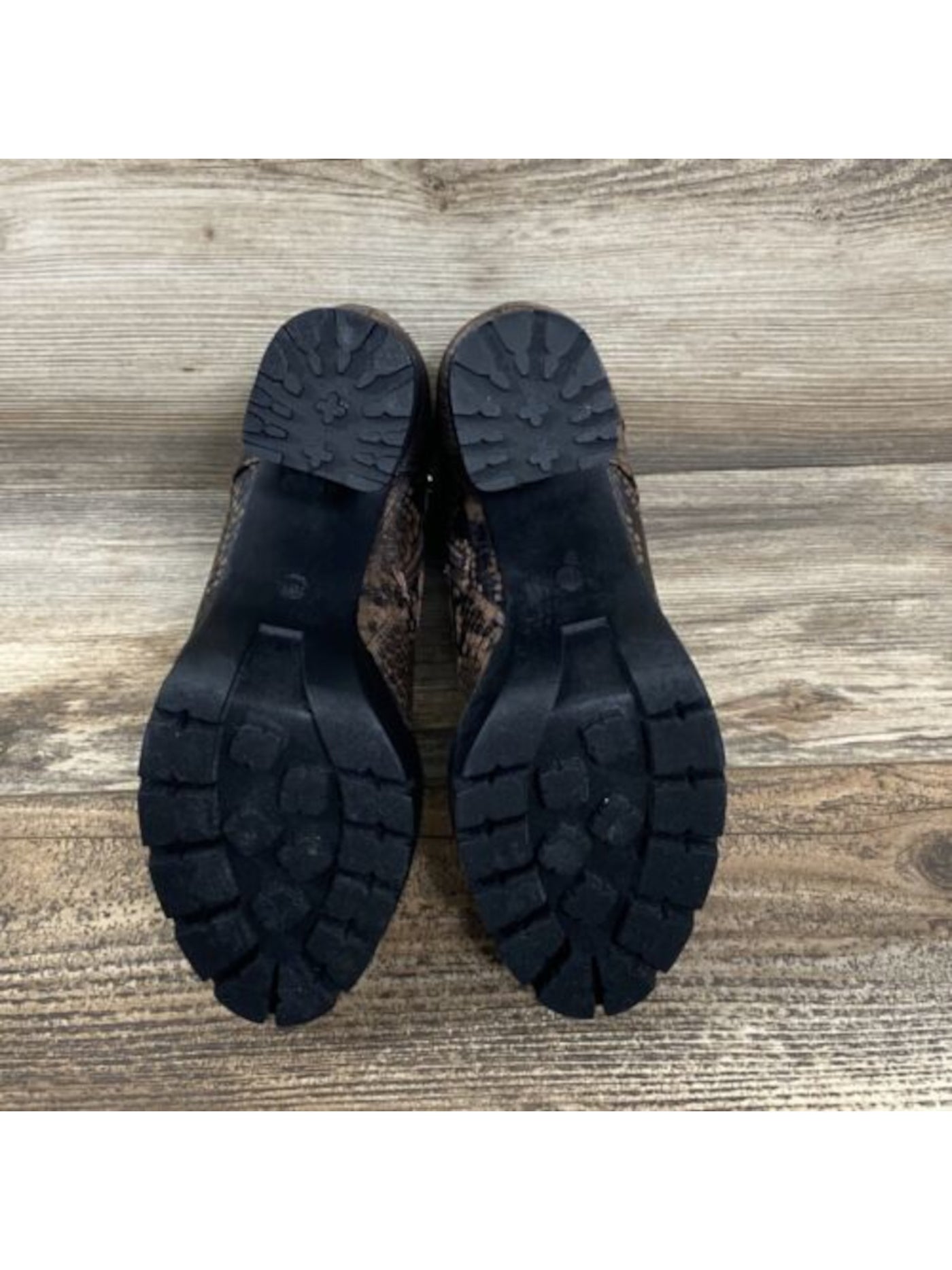 CHARLES BY CHARLES DAVID Womens Gray Snake Lace 1" Platform Stretch Lug Sole Wyatt Round Toe Block Heel Zip-Up Booties