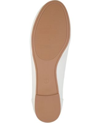 JOURNEE COLLECTION Womens White Cushioned Kavn Round Toe Slip On Ballet Flats